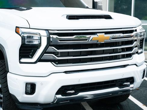 Used 2024 Chevrolet Silverado 3500 High Country AWD/4WD image 5