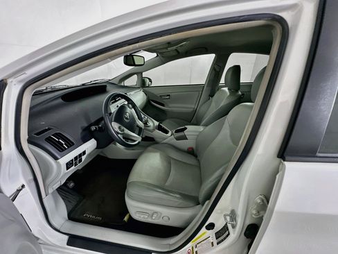 Used 2015 Toyota Prius Four FWD image 13