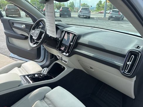 Certified 2026 Volvo XC40 B5 Plus AWD/4WD image 34