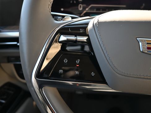 Used 2025 Cadillac Escalade Sport Platinum w/ LPO, ONYX Package image 21