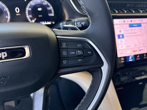 New 2025 Jeep Grand Cherokee Limited AWD/4WD image 17