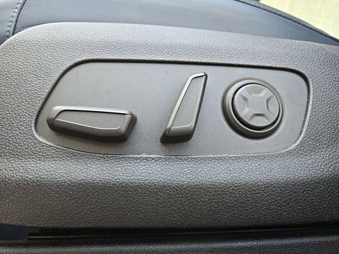 Certified 2025 Kia Carnival EX FWD image 27