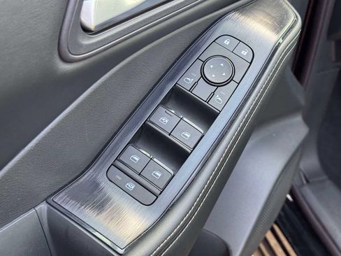 Used 2025 Nissan Rogue SV AWD/4WD image 16
