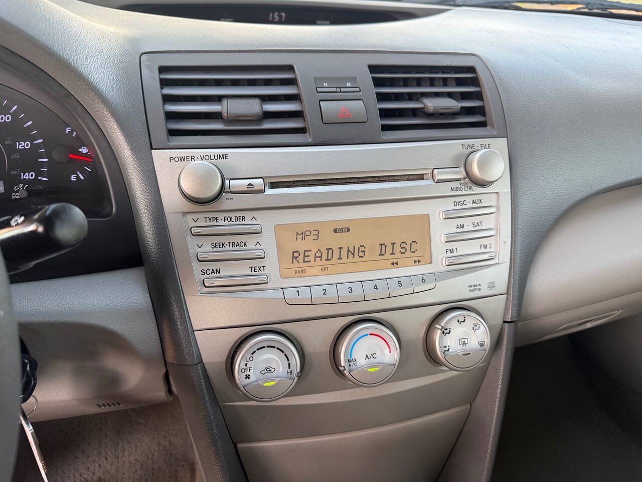 Used 2010 Toyota Camry LE FWD image 29