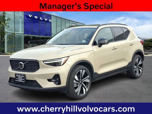 Certified 2025 Volvo XC40 B5 Ultra w/ Protection Package Premier image 3