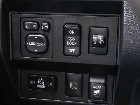 Used 2020 Toyota Tundra Platinum AWD/4WD image 32