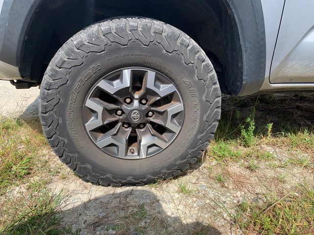 Used 2018 Toyota Tacoma TRD Off-Road AWD/4WD image 8