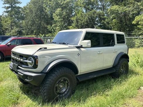 Used 2025 Ford Bronco Outer Banks w/ Sasquatch Package AWD/4WD image 13