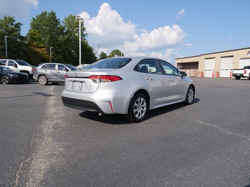 Used 2025 Toyota Corolla LE image 4