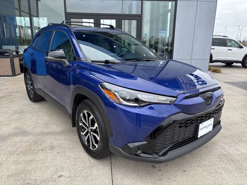 Used 2025 Toyota Corolla Cross AWD Hybrid w/ Moonroof Package image 3