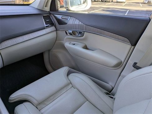 Used 2022 Volvo XC90 T6 Inscription w/ Advanced Package image 21