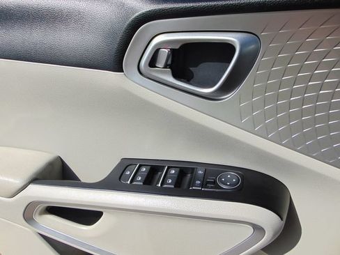 Used 2021 Kia Soul LX FWD image 20