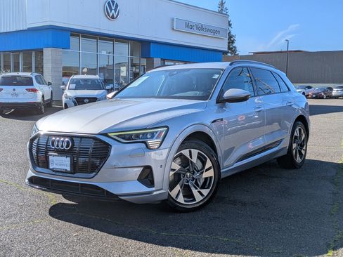 Used 2022 Audi e-tron Premium w/ Convenience Plus Package image 1