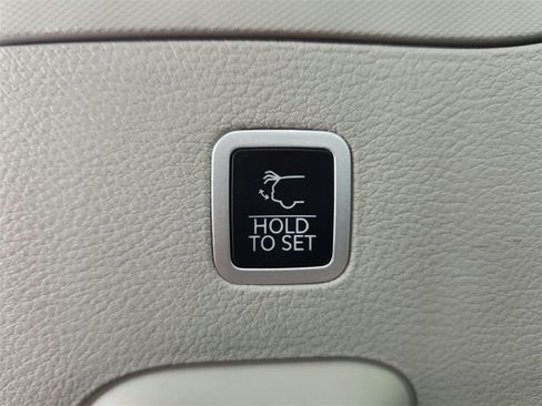 Used 2022 Jeep Grand Wagoneer Series II w/ Convenience Group III image 33