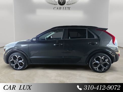 Used 2023 Kia Niro SX Touring image 2
