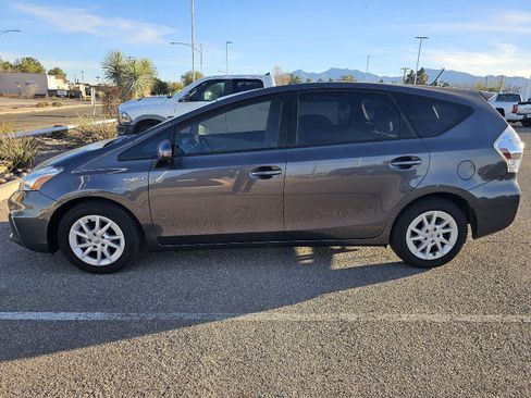 Used 2014 Toyota Prius V Three image 2