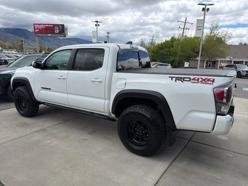Used 2022 Toyota Tacoma TRD Off-Road w/ Technology Package AWD/4WD image 3