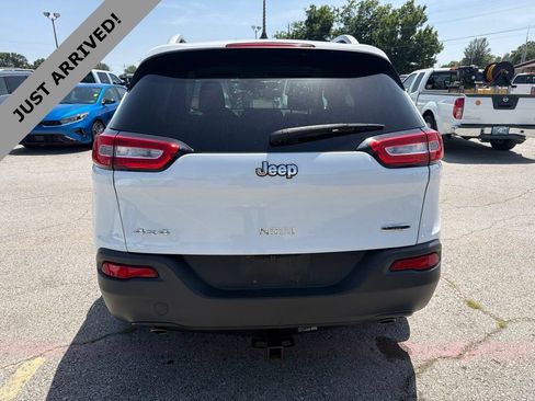 Used 2014 Jeep Cherokee Latitude w/ Cold Weather Group AWD/4WD image 6