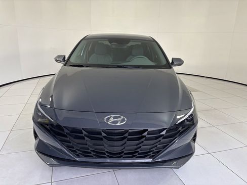 Used 2023 Hyundai Elantra SEL w/ Preferred Accessory Package image 8