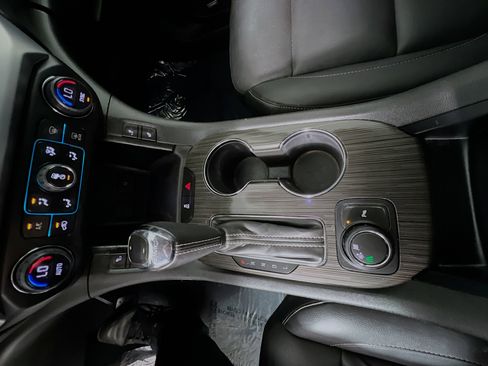 Used 2019 GMC Acadia SLT image 25