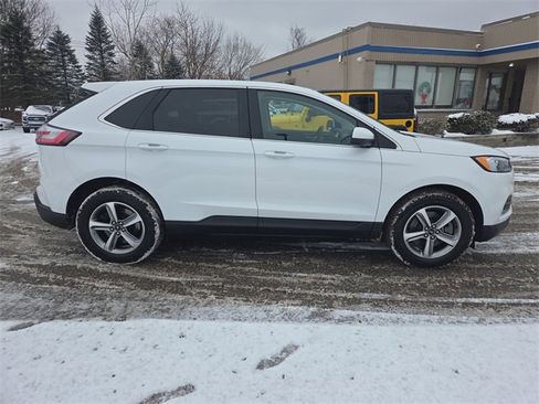 Certified 2024 Ford Edge SEL w/ Convenience Package image 4