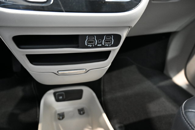 Used 2024 Chrysler Pacifica Touring-L FWD image 18