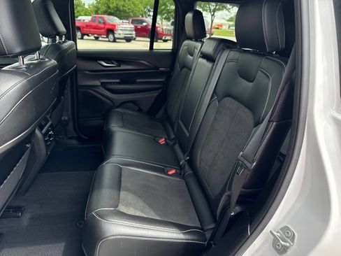 Certified 2025 Jeep Grand Cherokee Altitude AWD/4WD image 35