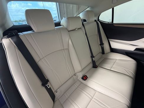 Used 2024 Lexus ES 350 w/ Technology Package image 34