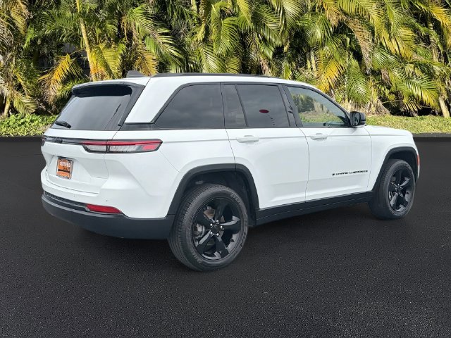 Used 2024 Jeep Grand Cherokee Altitude AWD/4WD image 6