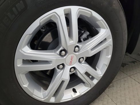 Used 2024 GMC Terrain SLE image 31