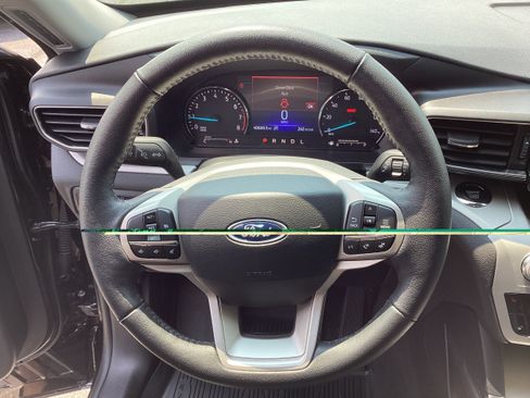 Used 2023 Ford Explorer XLT w/ Equipment Group 202A AWD/4WD image 18