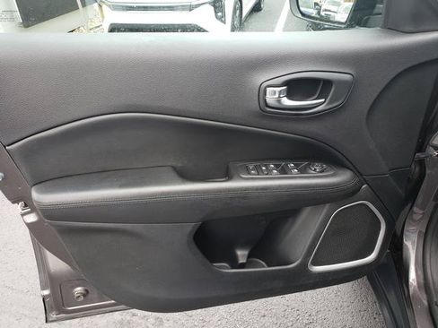 Used 2018 Jeep Compass Latitude w/ Popular Equipment Group FWD image 11