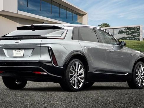 Certified 2025 Cadillac Lyriq Luxury w/ LPO, Floor Liner Package image 4