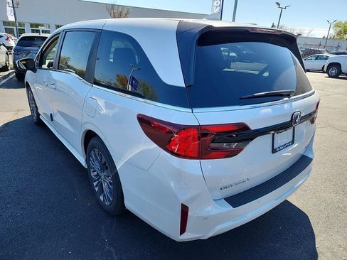 New 2026 Honda Odyssey Touring image 4