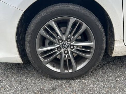 Used 2017 Toyota Camry SE image 9