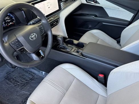 Used 2025 Toyota Camry XLE FWD image 12
