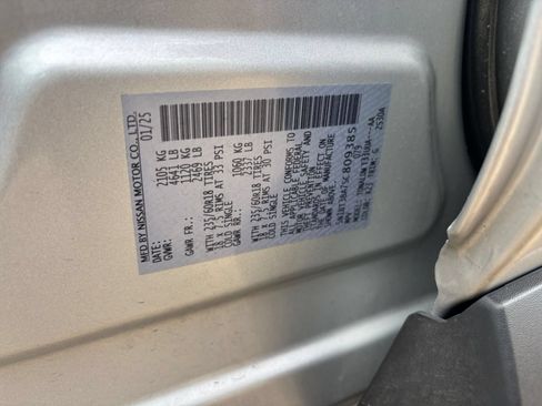 Used 2025 Nissan Rogue SV FWD image 31