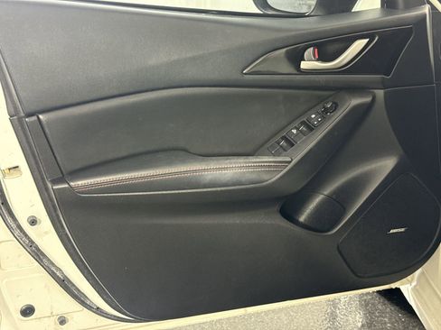 Used 2016 MAZDA MAZDA3 i Grand Touring image 33