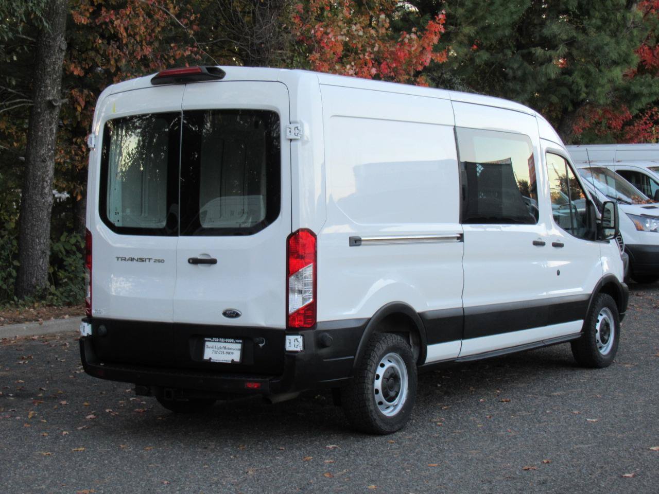 Used 2019 Ford Transit 250 148 Medium Roof RWD image 4