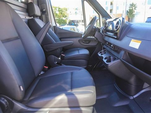 Used 2025 Mercedes-Benz Sprinter 2500 image 14
