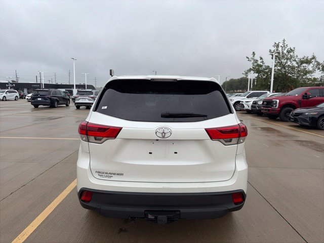 Used 2019 Toyota Highlander LE FWD image 6