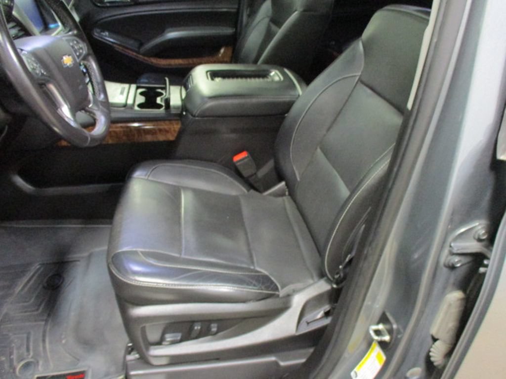 Used 2018 Chevrolet Suburban Premier AWD/4WD image 12