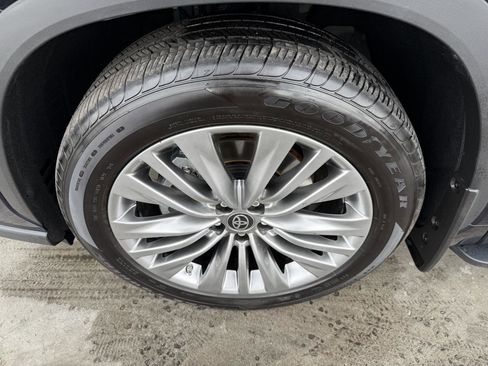 Used 2024 Toyota Highlander Platinum AWD/4WD image 54