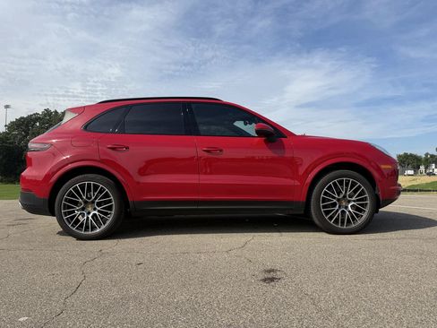 Used 2021 Porsche Cayenne AWD/4WD image 35