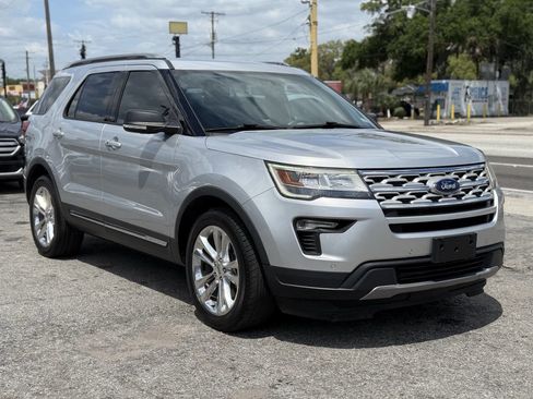 Used 2019 Ford Explorer XLT w/ Equipment Group 202A image 9