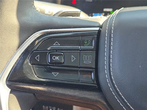 Used 2022 Jeep Grand Cherokee Overland w/ MOPAR Finishing Package image 34