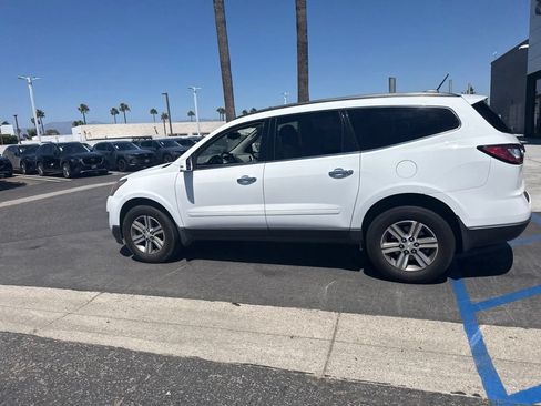 Used 2017 Chevrolet Traverse LT FWD image 5