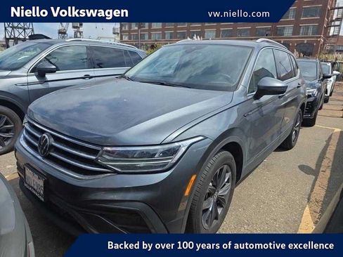 Used 2023 Volkswagen Tiguan SE FWD image 1