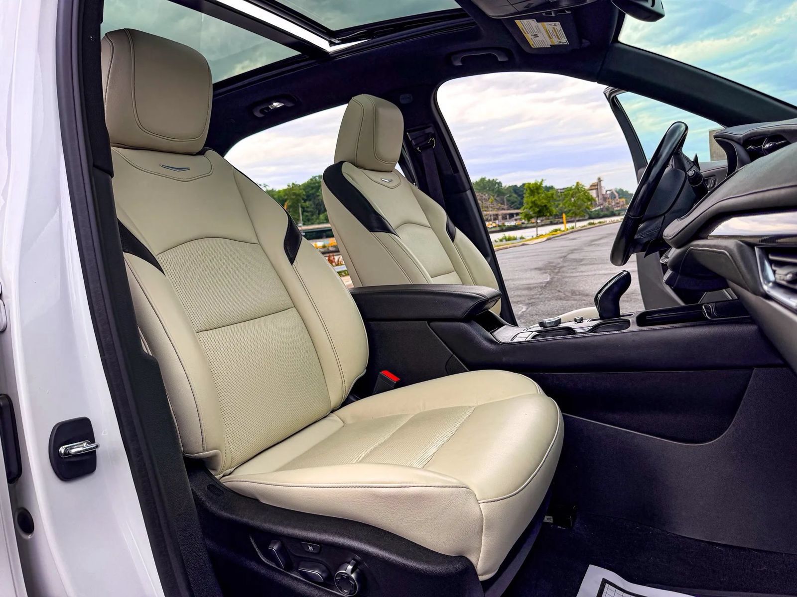 Used 2023 Cadillac XT4 Sport AWD/4WD image 17