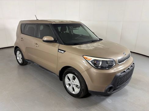 Used 2016 Kia Soul FWD image 2